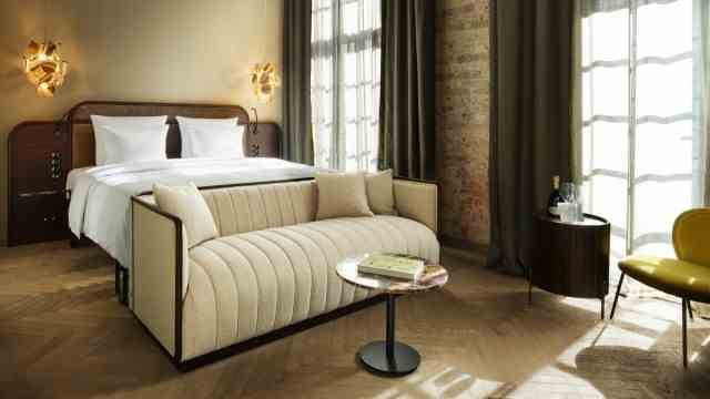 Hotel in Berlin: Industrial charm, minimalist design and mid-century elements can also be found in the hotel's rooms.