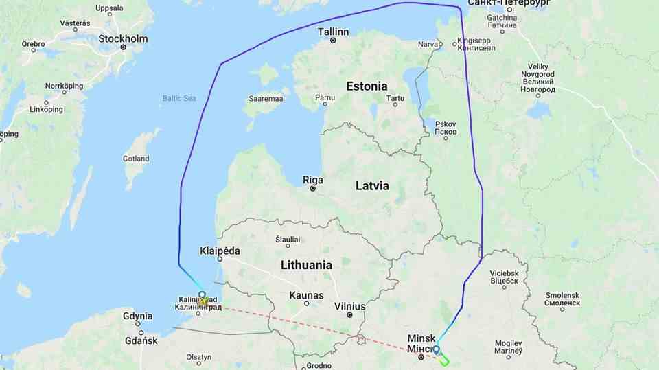 Flight from Kaliningrad to Minsk: A map shows the huge detour that the plane had to take because of the Ukraine war.