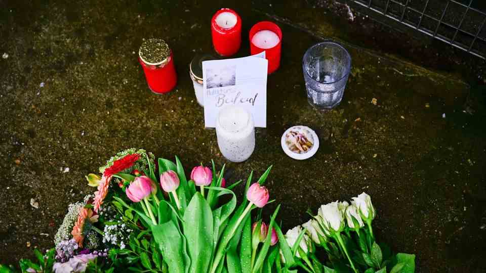 Flowers and candles after rampage in Groß Borstel (Hamburg)