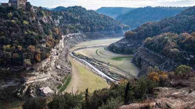 The great drought: The river Ter in Catalonia has almost completely dried up, even in winter the precipitation is far below the usual amount.