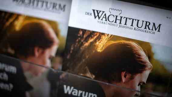 The magazine "watchtower" © picture alliance/dpa |  Sina Schuldt 