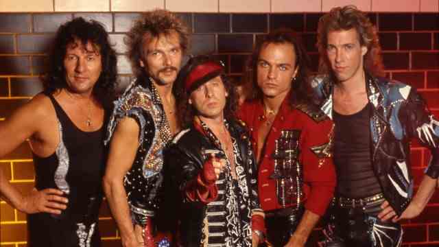 Interview with Klaus Meine: Stylishly confident through the eighties: The "scorpion" live the combination of hard and tender to this day.
