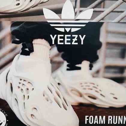 Box of Adidas Yeezy Shoes |  picture alliance / ASSOCIATED PR