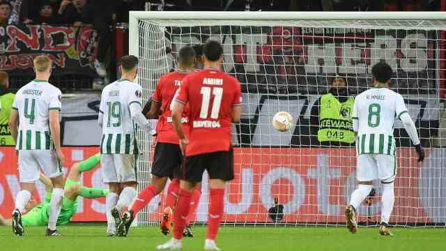Europa League round of 16 first leg final: Edmond Tapsoba seals Leverkusen's victory over Ferencváros Budapest.