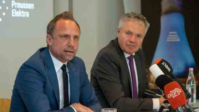End of nuclear power: "So we're sending a perfectly healthy 50-year-old into retirement": Thorsten Glauber (left), Minister of State for the Environment and Consumer Protection, and Guido Knott, Chairman of Preussen-Elektra.
