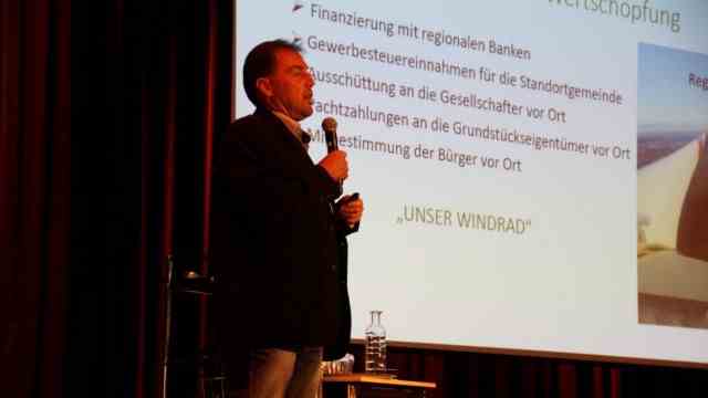 Renewable energies: Hans Zäuner reported on his experiences with the only wind turbine in the district to date.
