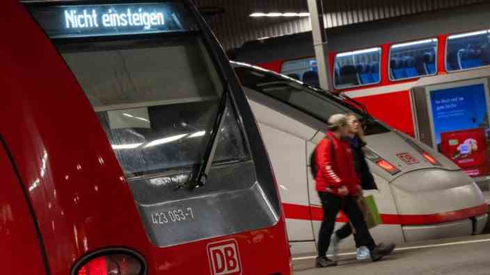 News blog on the major warning strike in Munich: "Do not enter": On Monday morning, this applies not only to all S-Bahn trains in Munich, but also to the U-Bahn, buses and trams.