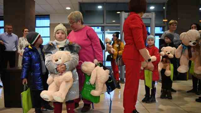 Russia: Children from the Luhansk region of Ukraine are greeted with teddy bears at the airport in Russia's Novosibirsk.