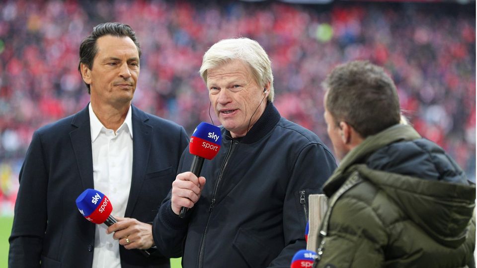 Sky Bundesliga moderator Sebastian Hellmann Bayern boss Oliver Kahn and expert Lothar Matthäus in front of FC Bayern against BVB