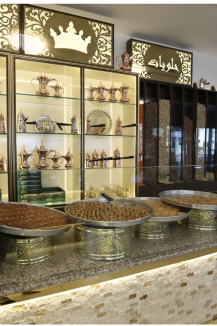 Kompass: In the Melik, the sweet delicacies are displayed like pieces of jewellery.