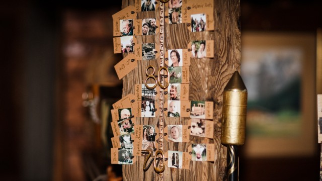 Active Senior: Der "tree of life" in the hut with stations from a 90-year life.