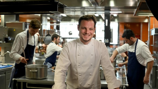 Top gastronomy: Completely renovated and decorated with stars: Head chef Benjamin Chmura in the new kitchen in Tantris.