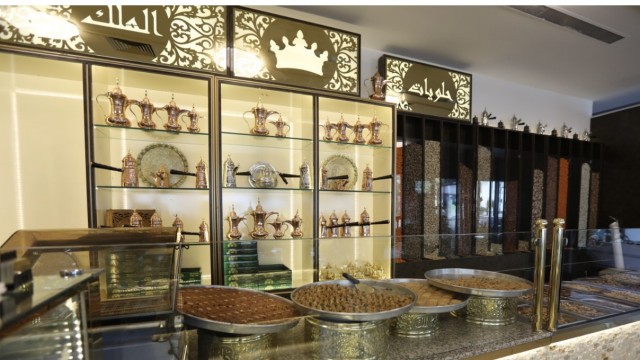 Baklava in Munich: In the Melik, the sweet delicacies are displayed like pieces of jewellery.