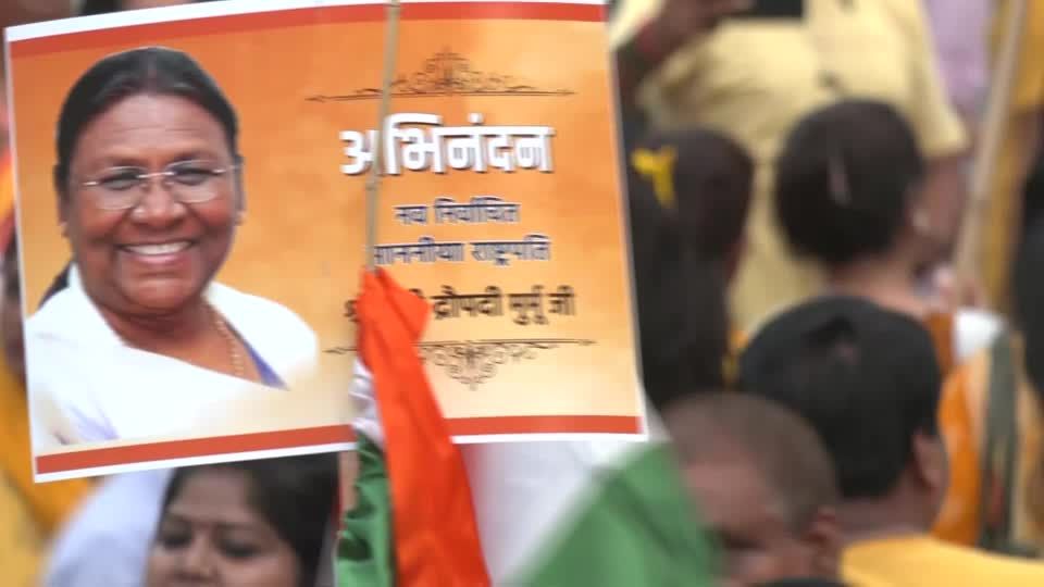 State of Uttar Pradesh: Indian ex-politician shot dead in front of live TV cameras