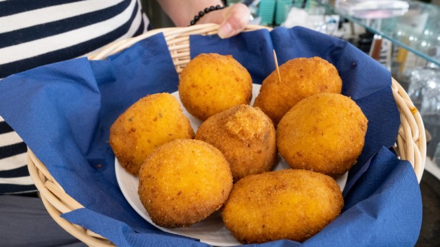 "Che Follia": Arancini, fried rice balls, are a specialty from Sicily.