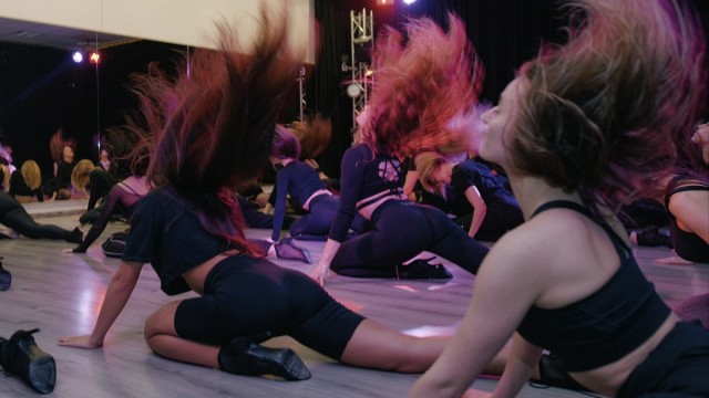 Dancing on high heels: shake your hair for yourself!  Self-empowerment in the dance hall.