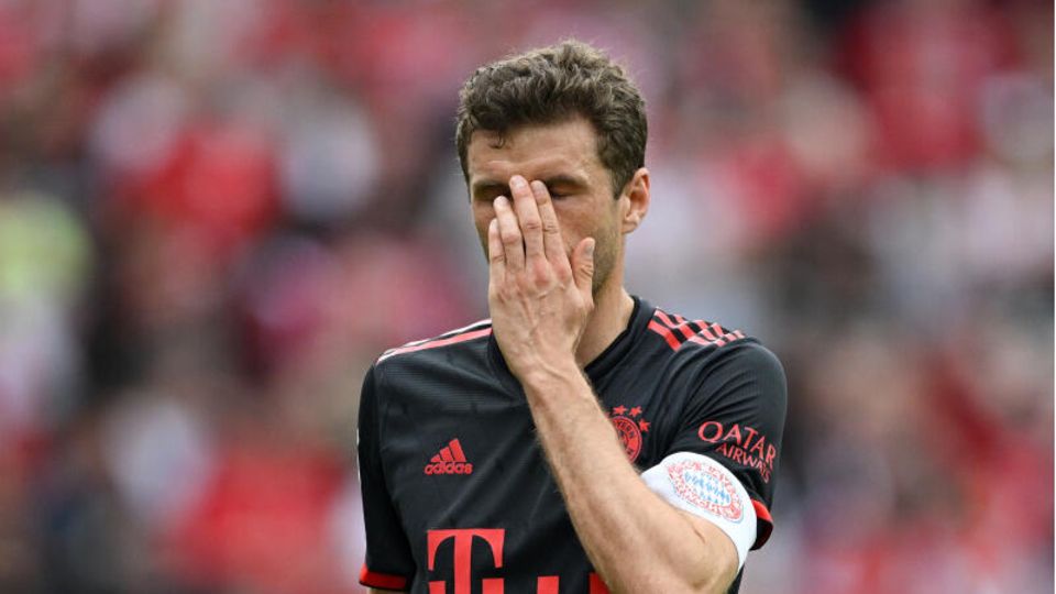 Thomas Müller reacts to the equalizer in Mainz