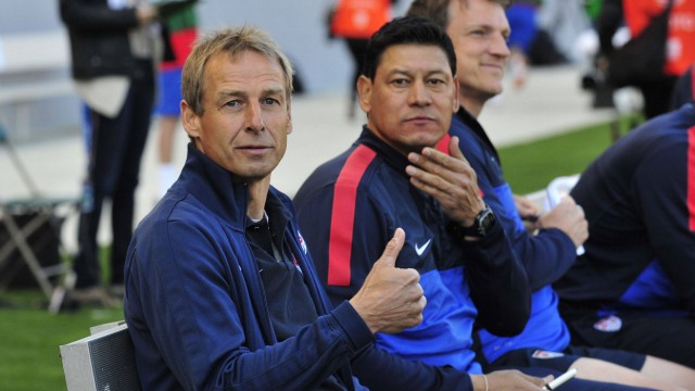 40 years of the K-League in South Korea: Thumbs up: Jürgen Klinsmann (left) has recently been the national coach of South Korea.
