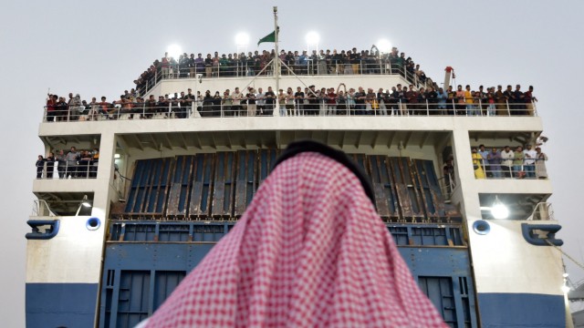 Sudan: Many people from Sudan flee by boat to Saudi Arabia, where a ship arrives in Jeddah with 1,687 civilians, including nationals from more than 50 countries.