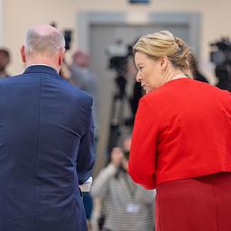 Franziska Giffey (SPD), Governing Mayor of Berlin, and Kai Wegner (CDU), Chairman of the CDU Berlin, will take part in a press event to present the negotiated coalition agreement on April 3rd, 2023.  (Source: dpa/Monika Skolimowska)