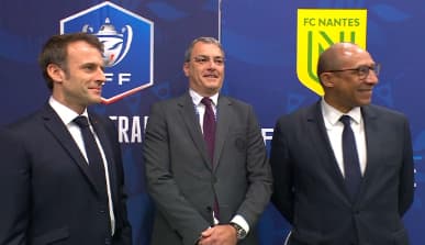 Emmanuel Macron, le président de Toulouse Damien Comolli et le président de la FFF Philippe Diallo, avant la finale de Coupe de France 2023