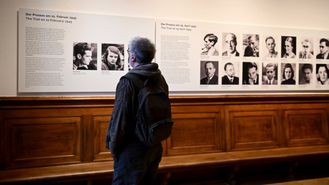 judgments against them "White Rose": The hall in the Palace of Justice at Stachus has been preserved almost true to the original.  Only the picture of Hitler above the judge's table was taken down.