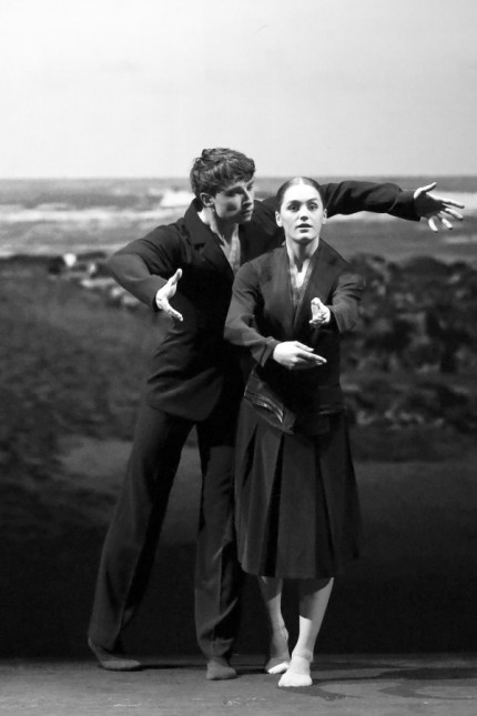 Bavarian State Ballet: Inspired by the great works of the silent film era: Severin Brunnhuber and Eline Larrory in "silent screen".