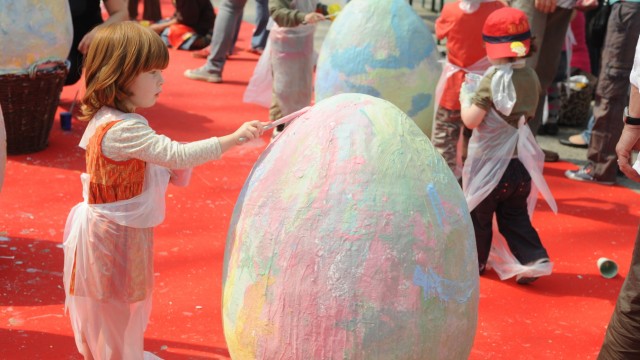 Free time: During one of the Easter campaigns in the Olympic Park, children were allowed to paint giant eggs.