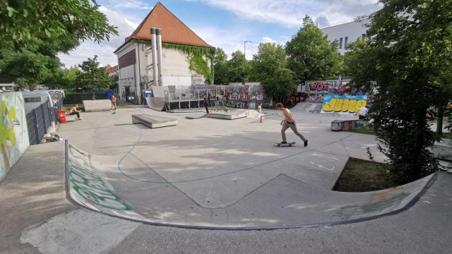 Skateboarding: The Skateplatzl am Feierwerk.