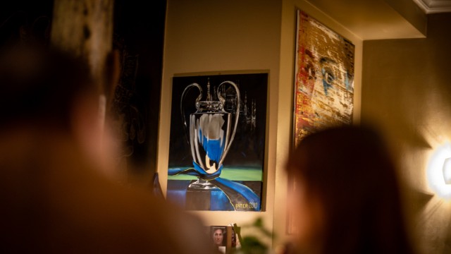 Negroni Bar in Haidhausen: According to the operator Michele Fiordoliva, the football cup in the Negroni Bar is often a topic of conversation.