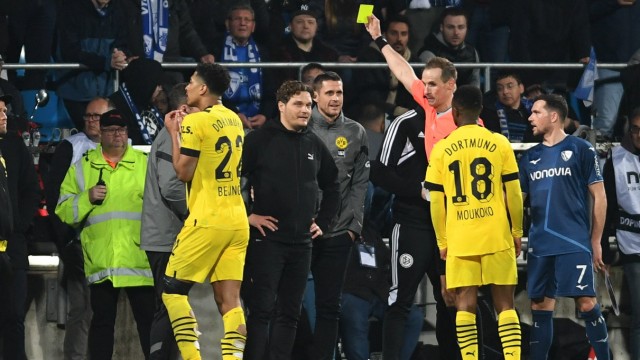 Controversial penalty scene: Coach Edin Terzic tried to talk to Stegemann and saw the yellow card because of his protests or his choice of words.