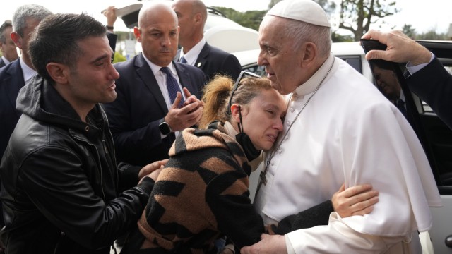 The pope shows humor: Serena Subania and Matteo Rugghia lost their five-year-old daughter Angelica the day before.