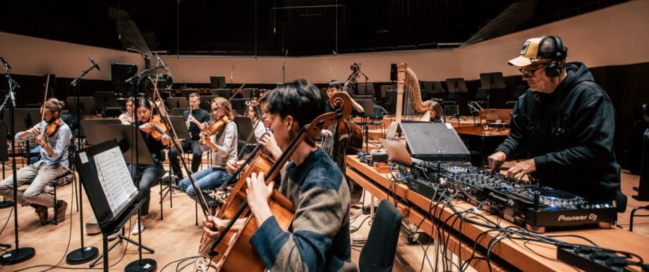 Salzburg Easter Festival: "Westbam meets Wagner" is the name of the late night with DJ Westbam and members of the Mendelssohn Orchestra Academy of the Gewandhaus Orchestra conducted by Oscar Jockel (here at the rehearsal in Leipzig).