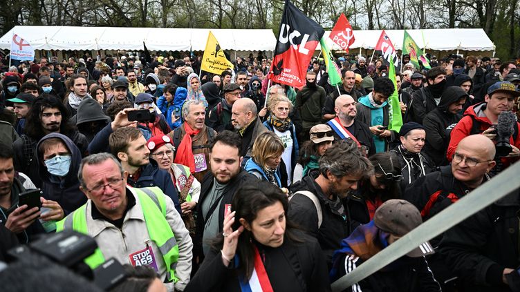 Protesters opposed to the A69 motorway project linking Castres and Toulouse, April 22, 2023, in Saix (Tarn).  (LIONEL BONAVENTURE / AFP)