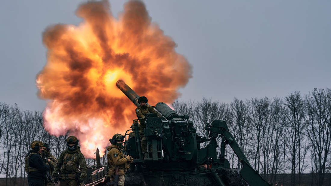 Russische Truppen haben erneut versucht, die ukrainische Stadt Bachmut anzugreifen. Ukrainischen Truppen gelang es, die Angreifer zurückzuschlagen.