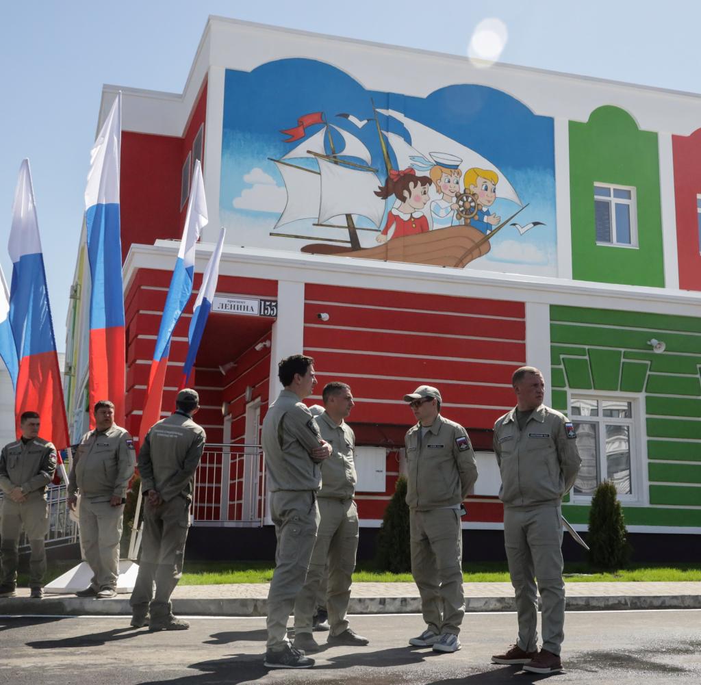 Propaganda-Aufnahmen der russischen Staatsagentur Tass sollen einen wiederaufgebauten Kindergarten in der von Russland zerbombten ukrainischen Stadt Mariupol zeigen