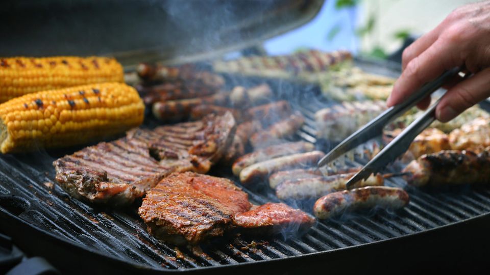 What to do if vegans suddenly come by while grilling meat?