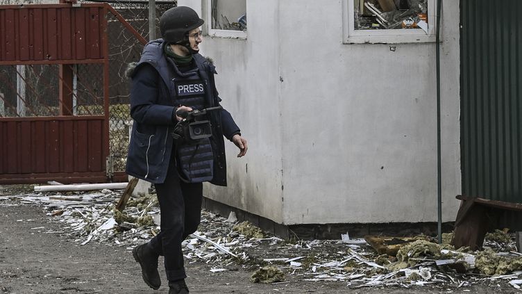 Journalist Arman Soldin, during a report in Ukraine, March 3, 2022. (ARIS MESSINIS / AFP)