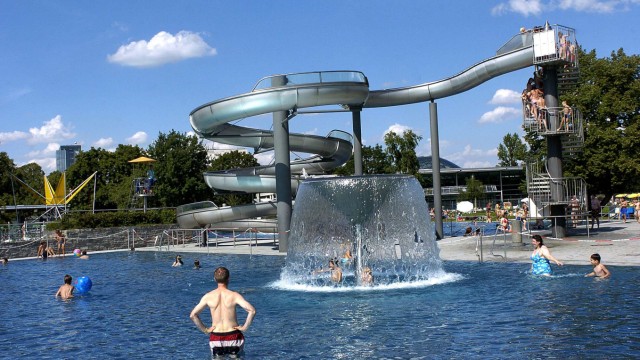 Bathing season: One of the attractions in the Westbad: the large slide.