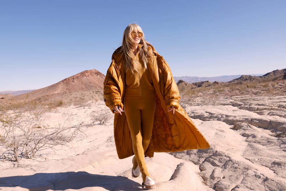 Heidi Klum also looks really cool in the desert