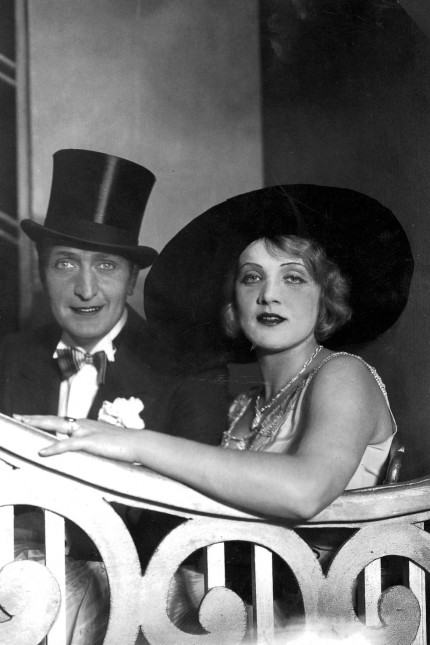 Classic festivals in Bavaria: At the beginning of a world career: Marlene Dietrich with Hans Albers in the Berlin Revue "Two ties" (1929), which will be performed at the Isny ​​Opera Festival.