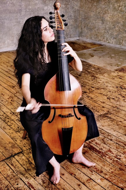 Classical music festivals in Bavaria: The Frenchwoman Lucile Boulanger plays works by Antoine Forqueray, one of the most important gamba players at the court of Louis XIV, on her viola da gamba in Regensburg.