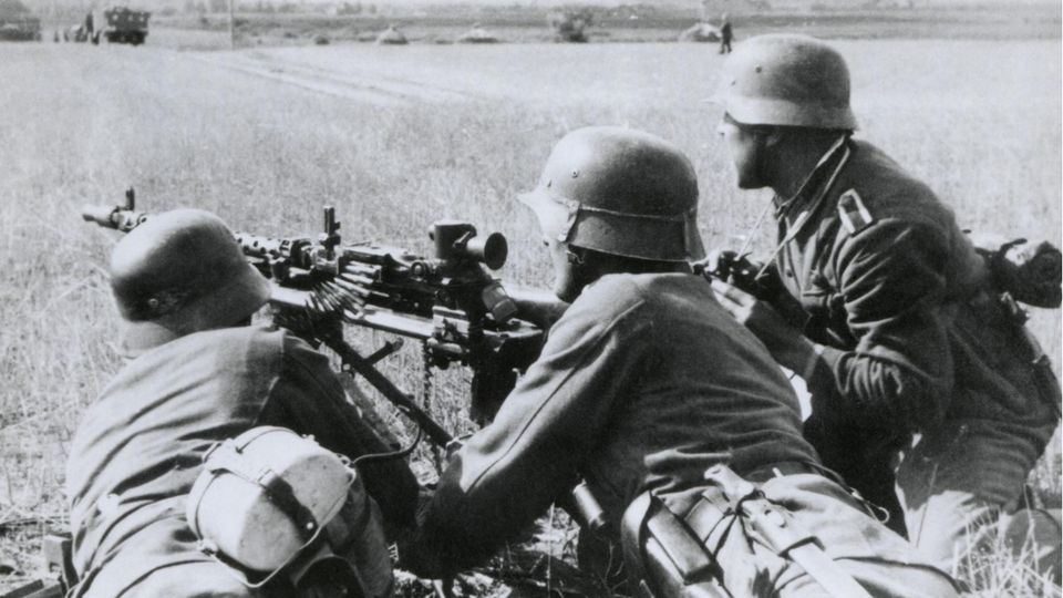 In the summer of 1941, German troops pushed far into the Soviet Union.