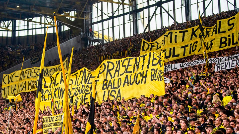 Many fans, like the BVB supporters in the south stand, are against the sale of the media rights