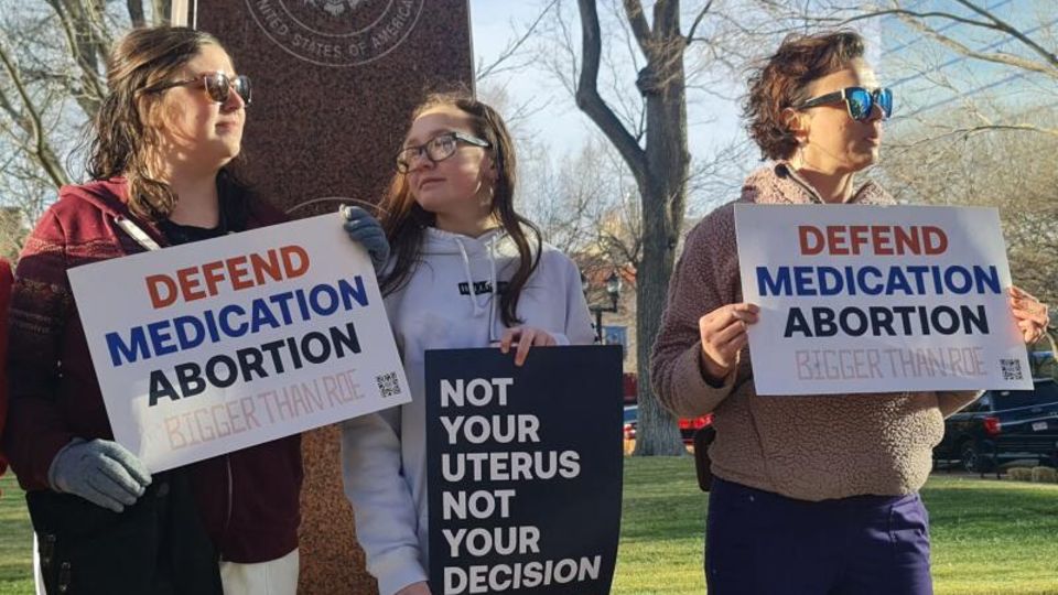 People protest abortion pill ban in court in Texas