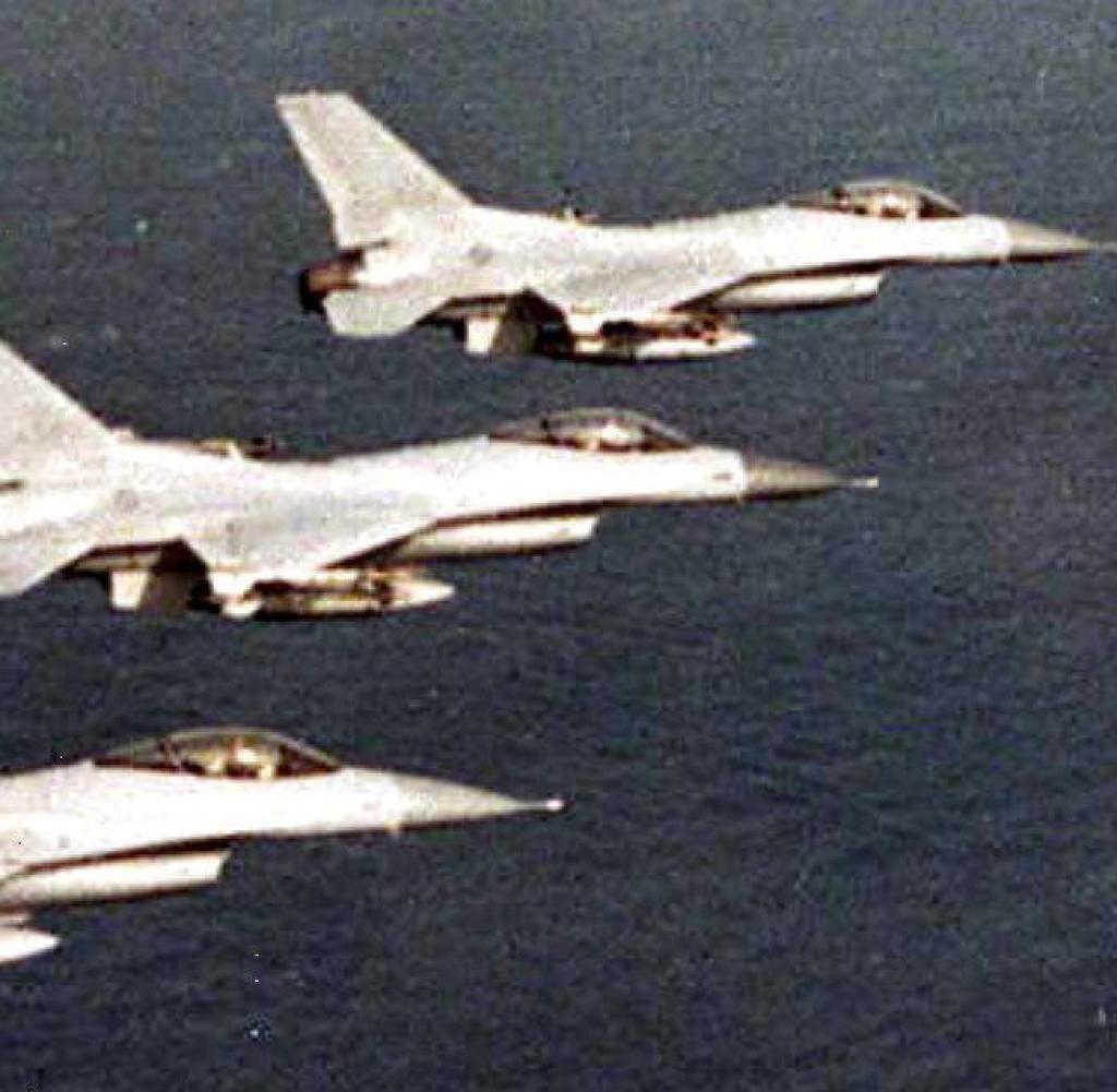 Altgedient: US-F-16 1997 über dem Pazifik