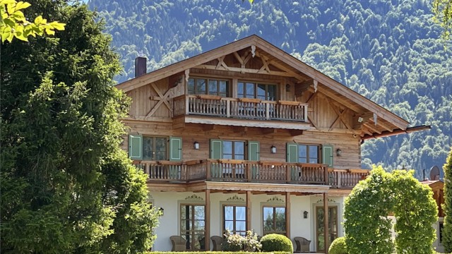 Suspicion of money laundering: Usmanow's property on Tegernsee, where he owns several villas.
