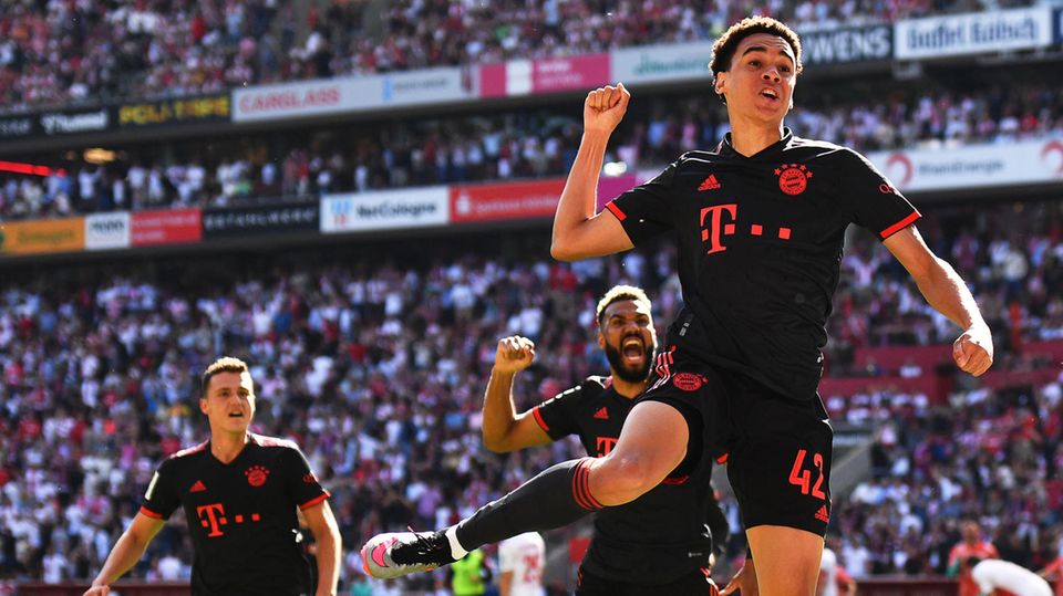 Bayern's Jamal Musiala celebrates after his league goal against 1. FC Köln