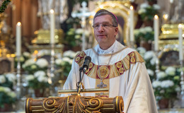 Solemn service on Pentecost Sunday in Fulda Cathedral