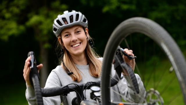 SZ series: Get on the bike: Jessica Holst is a gravel bike rider and organizes tours for women.